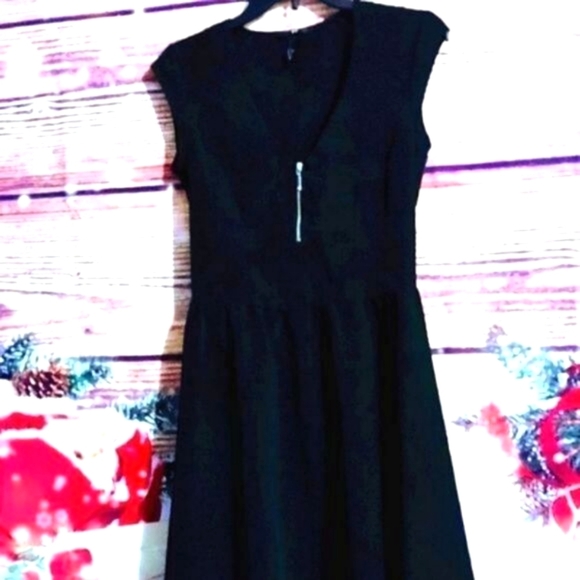 VINTAGE BLACK FLOUNCE PLEATED FESTIVE PARTY DRESS WOMEN'S SIZE 6 - Picture 1 of 9